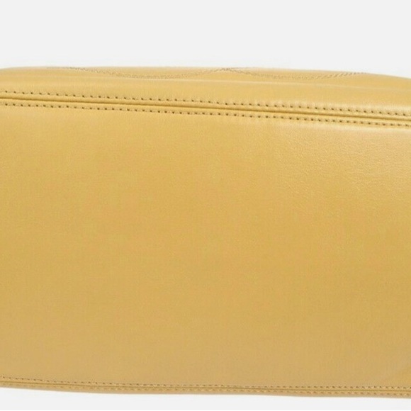 Lambskin CHANEL shoulder/tote with tortoise handles - Picture 3 of 8